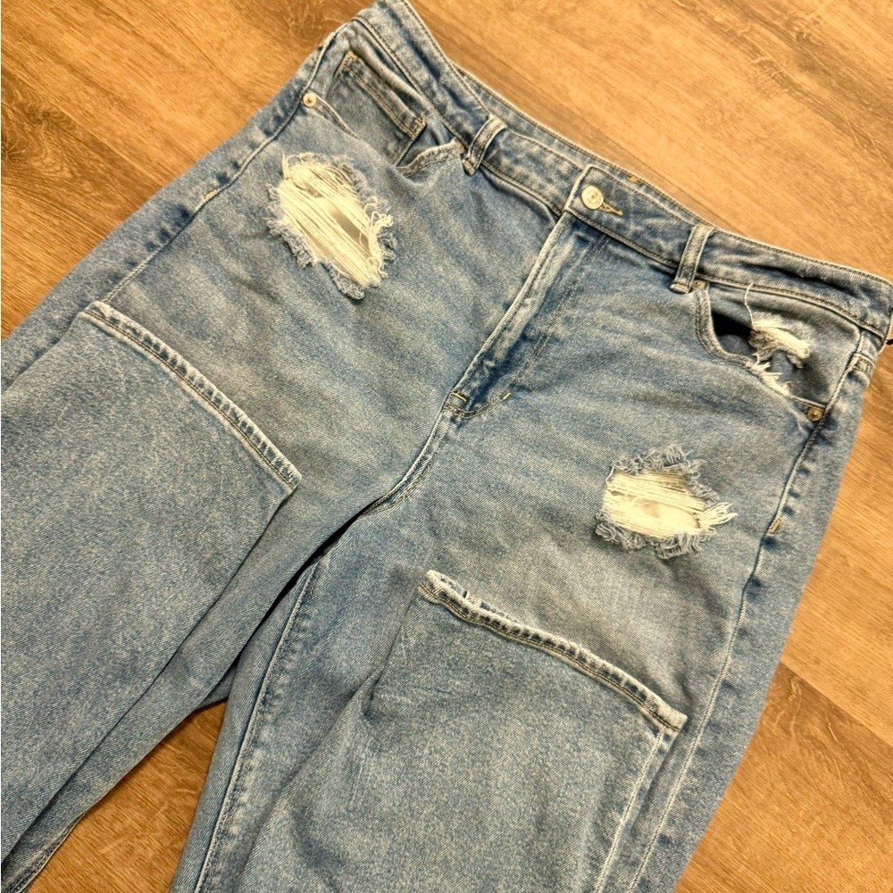 American Eagle Outfitters Light Blue Boyfriend Jeans - Picture 2 of 8